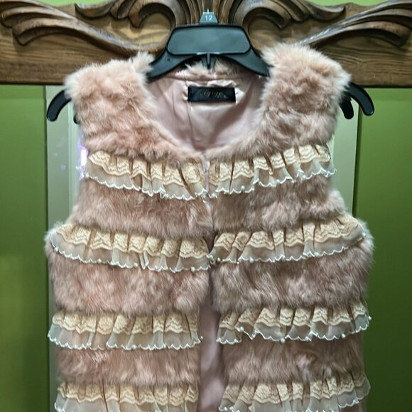 Women’s Real Fur Vest With Lace Trimming Autumn/Winter - Picture 1 of 10